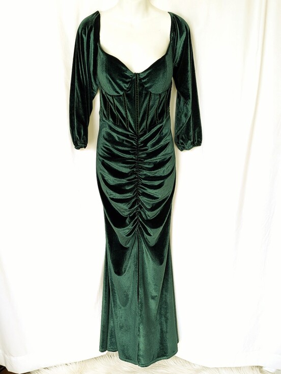 Giffniseti Dresses & Skirts - Giffniseti Emerald Green Velvet Dress